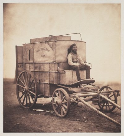 Fotografens vogn med Marcus Sparling på Krim af Roger Fenton