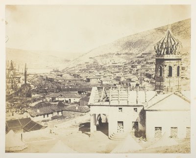 Den russiske kirke og byen Balaklava af Roger Fenton