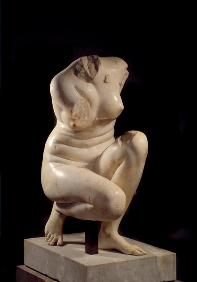Afrodite sidder på hug. Marmorskulptur fra det 2. århundrede e.Kr. Sol. 0,71 m Paris, Musée du Louvre. af Roman