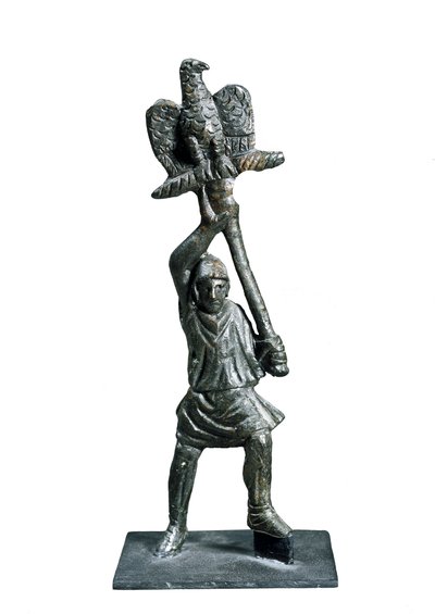 Bronzestatuette, der repræsenterer fanebærer, fra Alba Fucens (Abruzzo-regionen, Italien) af Roman