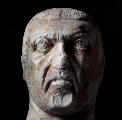 Buste af Diocletian (Gaius Aurelius Valerius Diocletianus, 245-316), romersk kejser fra 284 til 305. Marmorskulptur. Chieti, arkæologisk museum. af Roman