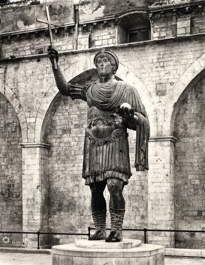Kolossal statue muligvis af kejser Valentinian I (321-375) kaldet 