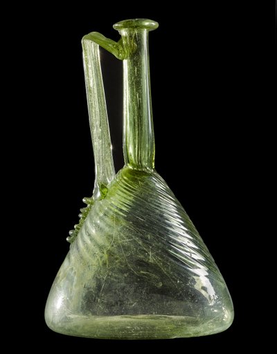 Flagon, fra Brackenbraes, Turriff, Aberdeenshire (blæst grønt glas) af Roman