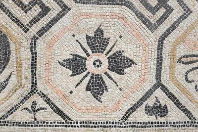 Geometrisk mønster fra Via san Rocchino domus, 2. århundrede e.Kr (mosaik) af Roman