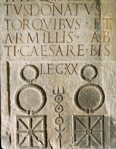 Indskrevne insignier af tyvende sejrende Valerian Legion, romersk legion rejst i det 1. århundrede e.Kr. af Roman