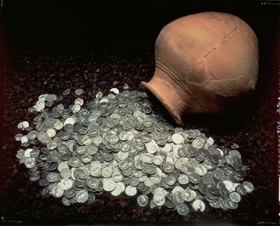 Krukke som indeholdt en skat af romerske sølvmønter, fra Falkirk, midten af det 3. århundrede e.Kr af Roman