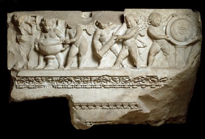 Elsker at bære armene fra guden Mars, 2. århundrede (marmorrelief) af Roman