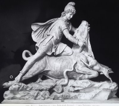 Mithras dræber tyren, repræsentationen af den Mithraiske kult (marmor) af Roman