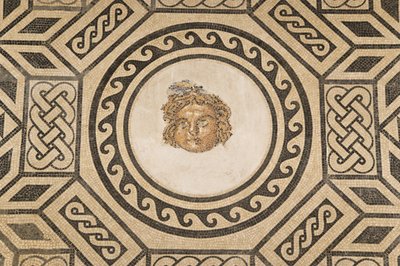 Mosaik af Medusa, i Mosaikhallen i de kristne kongers Alcazar (mosaik) af Roman
