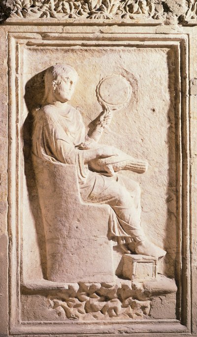 Relief forestillende romersk dame med spejl af Roman