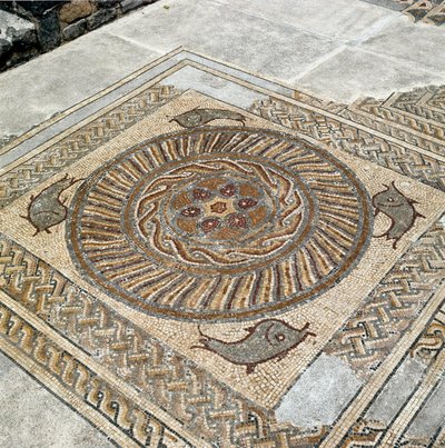 Rester af mosaikkerne i den romerske by af Roman