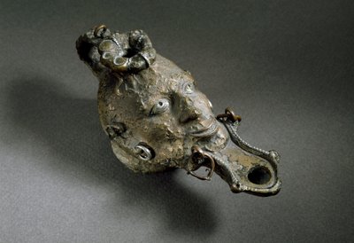 Romersk kunst: bronzeolielampe i form af et ansigt. 1. eller 2. århundrede e.Kr. Spaniens museum for Ampurias (Empurias) af Roman
