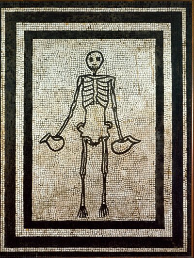 Romersk kunst: skelet med to kander. Mosaik fra det 1. århundrede. Napoli, museo nazionale archeologico - romersk kunst: skelet med to kander. Mosaik fra det 1. århundrede fra Pompeji. Nationalt arkæologisk museum, Napoli, Italien af Roman