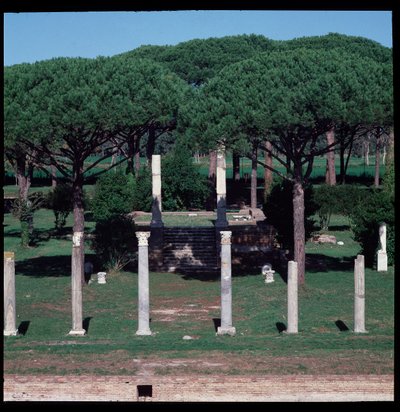 Romersk kunst: udsigt over ruinerne af Ceres-templet, det arkæologiske sted i Ostia af Roman