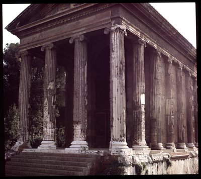 Romersk kunst: udsigt over ruinerne af Portunus-templet (tempel for mandig formue), arkæologisk sted for Boarium Forum, 70-80 e.Kr., Rom, Italien (romersk kunst: udsigt over Temple of Fortuna Virilis (Portunus) Rom, Italien) Fotografi af Roman