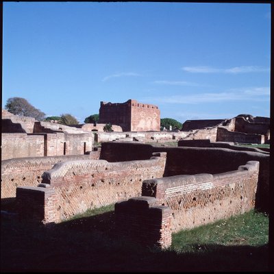 Romersk kunst: udsigt over ruinerne af det arkæologiske sted Ostia af Roman