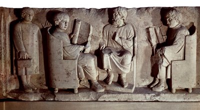 romersk civilisation. Relief, der viser skolescenen. Trier, tidligere kendt på engelsk som Treves er en by i Tyskland ved bredden af Mosel, erobret af romerne i det sidste 1. århundrede f.Kr. og omdøbt til Trevorum af Roman