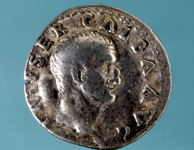 Sølvmønt med billedkunst af den romerske kejser Galba (5 f.Kr. - 69 e.Kr.) JC). Samling af medagliere i Milano. af Roman