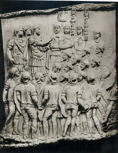 Trajan (98-117) henvender sig til hæren, en rollebesætning taget fra Trajans søjle, AD 113 (gips) af Roman