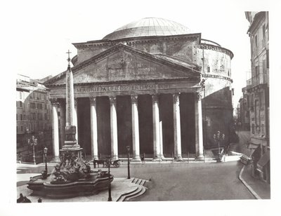 Udsigt over Pantheon og den egyptiske obelisk på Piazza della Rotunda af Roman