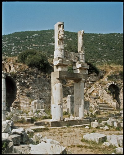 Udsigt over Domitians tempel dedikeret til kejseren. af Roman