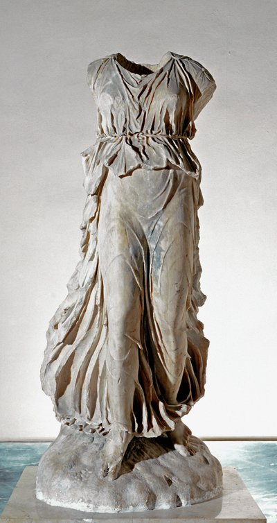 Hvid marmorstatue af Nike af Roman