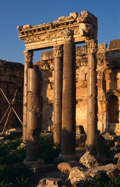 Helligdom for Jupiter Heliopolitanus, portik i gården, højkejsertid (27 f.Kr.-395 e.Kr.) af Roman Imperial Period