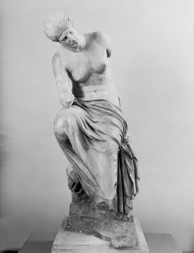 Statue af en siddende muse af Roman Imperial Period