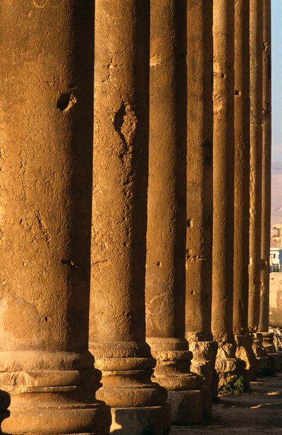 Bacchus tempel, detalje af søjlegangen, højkejserperiode 27 f.Kr.-395 e.Kr. foto af Roman Imperial Period