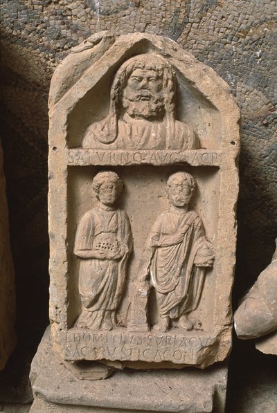 Votiv stela dedikeret til Saturn, den høje kejserperiode (27 f.Kr.-395 e.Kr.) af Roman Imperial Period