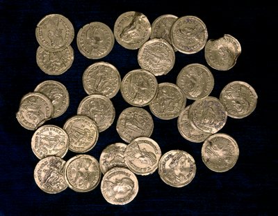 28 mønter fra perioden med den vestromerske kejser Flavius Honorius (384-423) og den østromerske kejser Flavius Arcadius (377/378-408), 4. og 5. århundrede (mønt) af Roman Roman