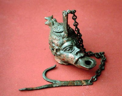 Hængende olielampe i form af et afrikanerhoved, fra Belkis (nu Zeugma), Tyrkiet (bronze) af Roman Roman