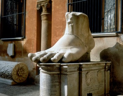 Venstre fod, fra Konstantins koloss (marmor) af Roman Roman
