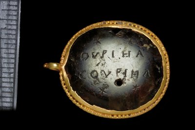 Magisk vedhæng, 3. - 4. århundrede e.Kr. (guld og heliotrop) af Roman Roman