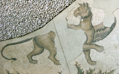 Mosaik, der forestiller en løve Griffon, Arasta Bazaar, Sultan Ahmet-moskeen, Istanbul. af Roman Roman