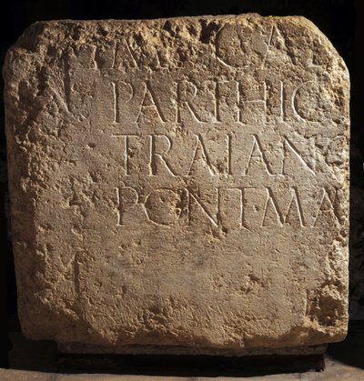 En del af en større hadrianisk inskription, 2. århundrede e.Kr. (sten) af Roman Roman