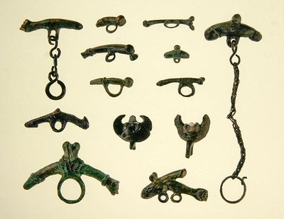 Phalloi amuletter (bronze) af Roman Roman