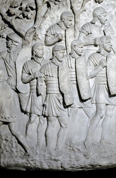 Romersk kunst: "" Romerske legionærer klar til kamp"" Form fra 1862, der gengiver basreliefferne af søjlen af Trajan (søjle Trajane) (Colonna Traiana) i Rom bygget under kejser Trajans regeringstid (53-117). Trajane-søjlen mindes sejren af Roman Roman