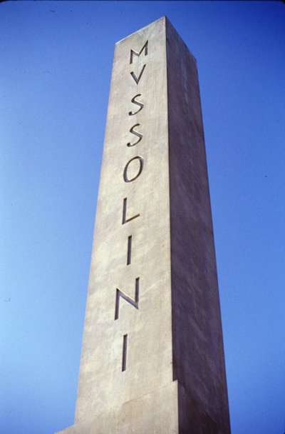 Rom Foro Italico. Oversigt over obelisken dedikeret til Mussolini. af Roman Roman
