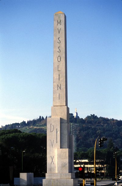 Rom. Foro Italico obelisken dedikeret til Mussolini. af Roman Roman