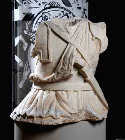 Skulpteret torso af en kavalerist (marmor) (se også 371176) af Roman Roman
