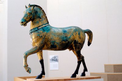 Statue af en af de fire triumferende quadriga-heste i San Marco (bronze) af Roman Roman