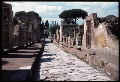 Gade går ned mod Lido, det 5. århundrede f.eks. Century e.Kr. af Roman Roman