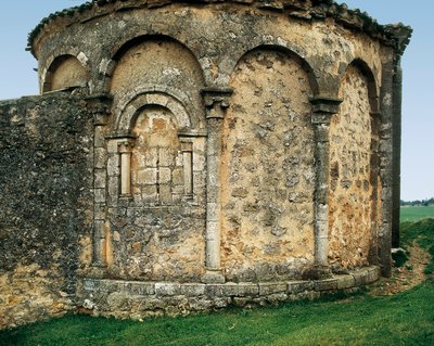 Apsis set udefra, Johannes Døberens Kirke. Michael (katolske sogn af St. Michael Ærkeenglen) i Valdenebro, Soria, Castilla y Leon, Spanien, slutningen af ​​det 12. - begyndelsen af ​​det 13. århundrede (foto) af Romanesque