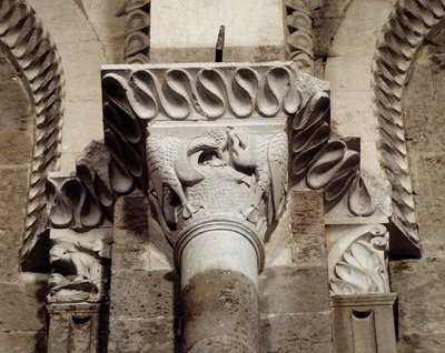 Fugle, der spiser fisk og orme (udskåret hovedstad) af Romanesque