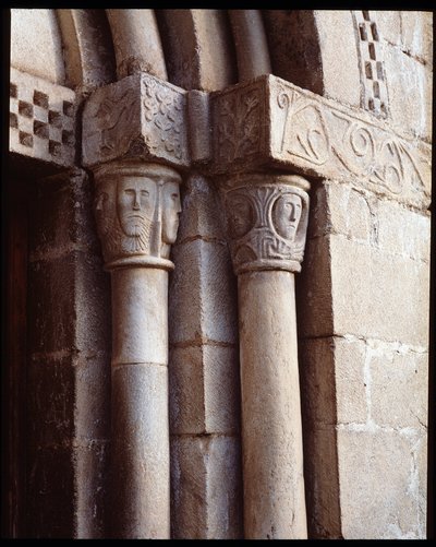 Kirkens hovedstæder af Romanesque