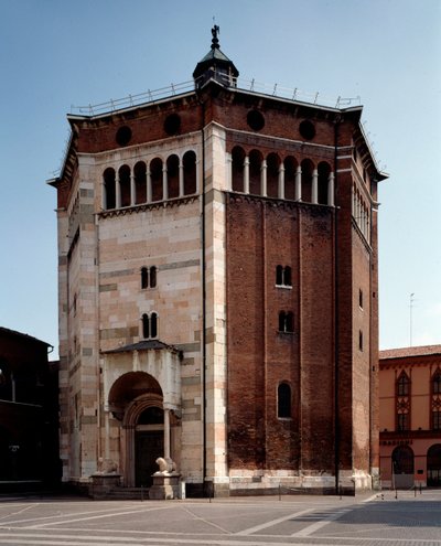 Udvendigt billede af dåbskapellet af Romanesque