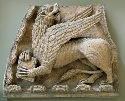 Griffon skulpturer fra originalen af portalen til kirken Saint Loup de Naud (Seine og Marne) 1170 Paris, museum for monumenter fra francais af Romanesque