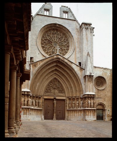 Romansk og gotisk kunst: facaden af Cathedrale Sainte Thecle (Sainte-Thecle) i Tarragona af Romanesque