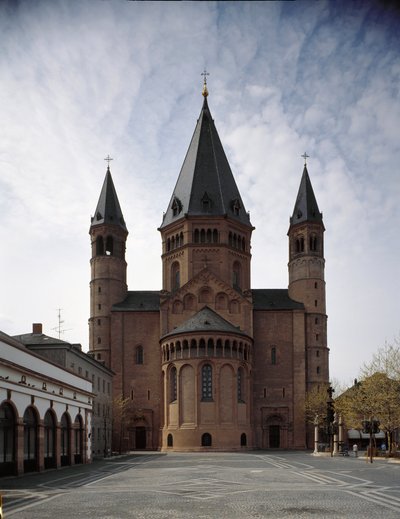 Romansk kunst: udsigt over katedralen Saint Martin, bygget mellem det 10. og 12. århundrede. Mainz, Tyskland af Romanesque